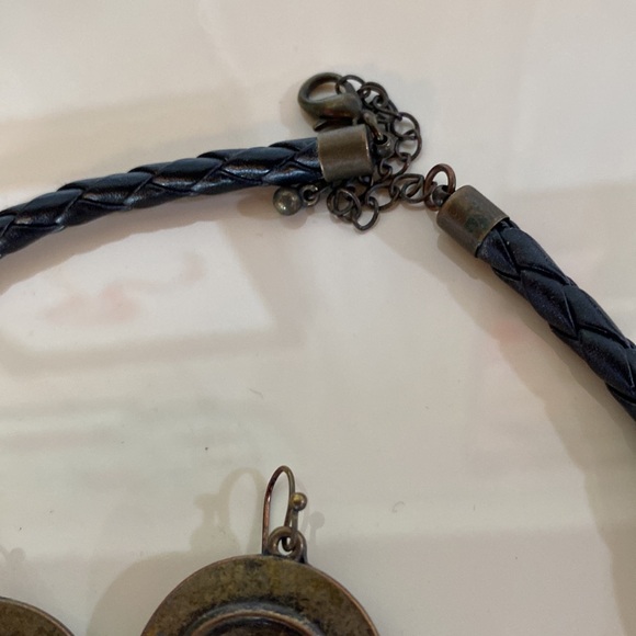 Antiqued gold medallion necklace and earrings set - Picture 4 of 4